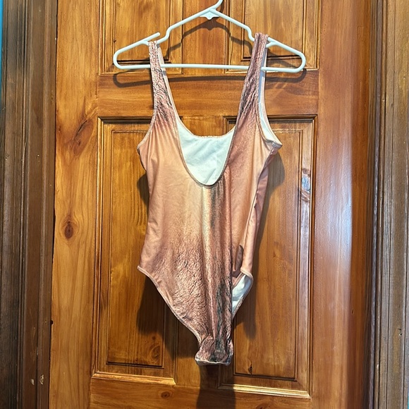 Woman’s one piece swim suit. Padded cups and support liner inside. - Picture 3 of 5